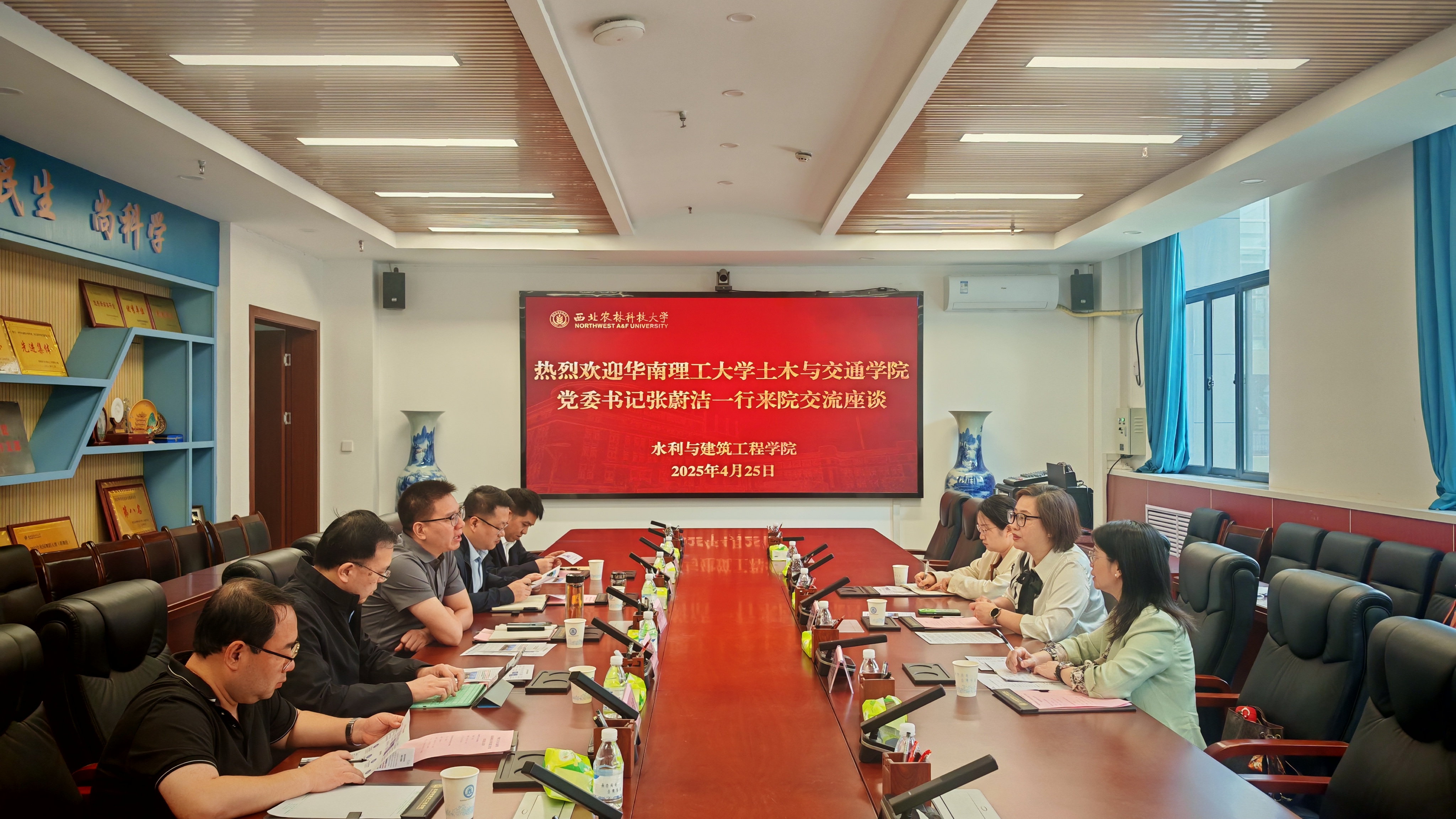 座谈现场.jpg